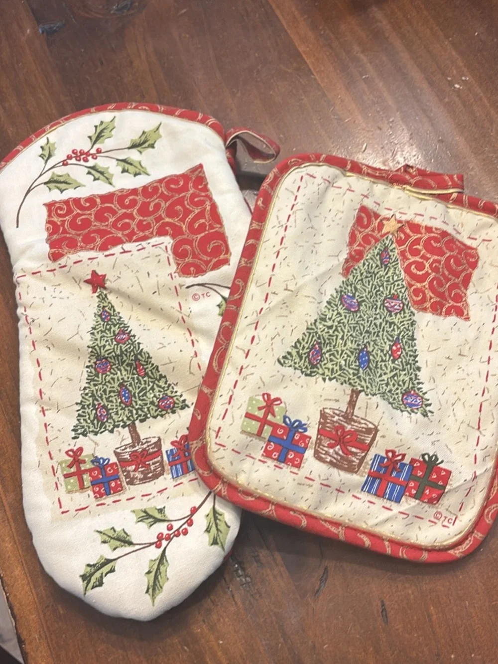 Holiday Red Quilted Kitchen Set - Festive Tree Design